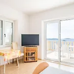 Marnic Blue Chill- Comfort With Balcony S4 * ムリニ